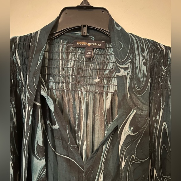 Banana Republic Pleated Tie-Neck Top Size XSP - Picture 11 of 11